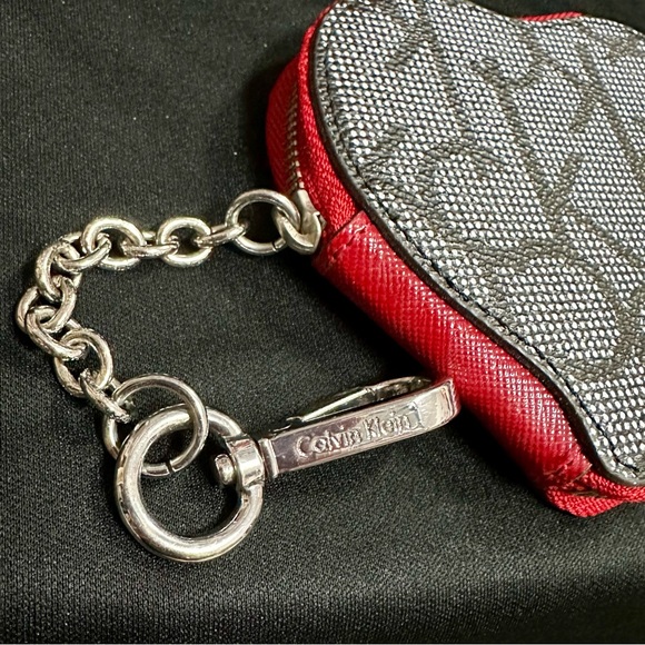 CALVIN KLEIN heart shape coin case (blk/red) - Picture 3 of 10